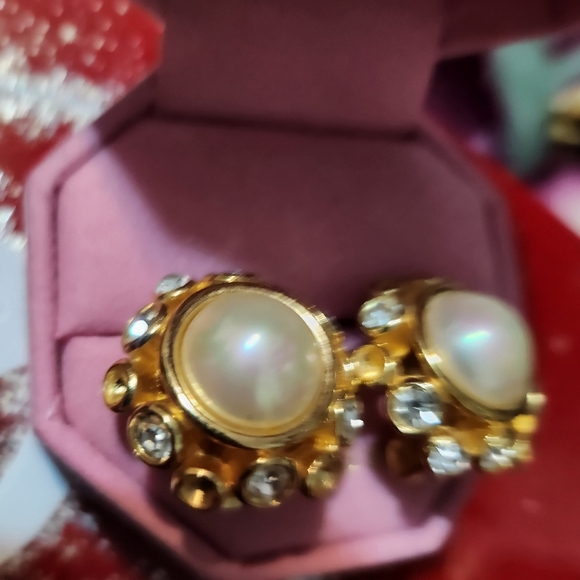 Christian Dior Vintage Signed Clip-on earrings - Picture 5 of 15